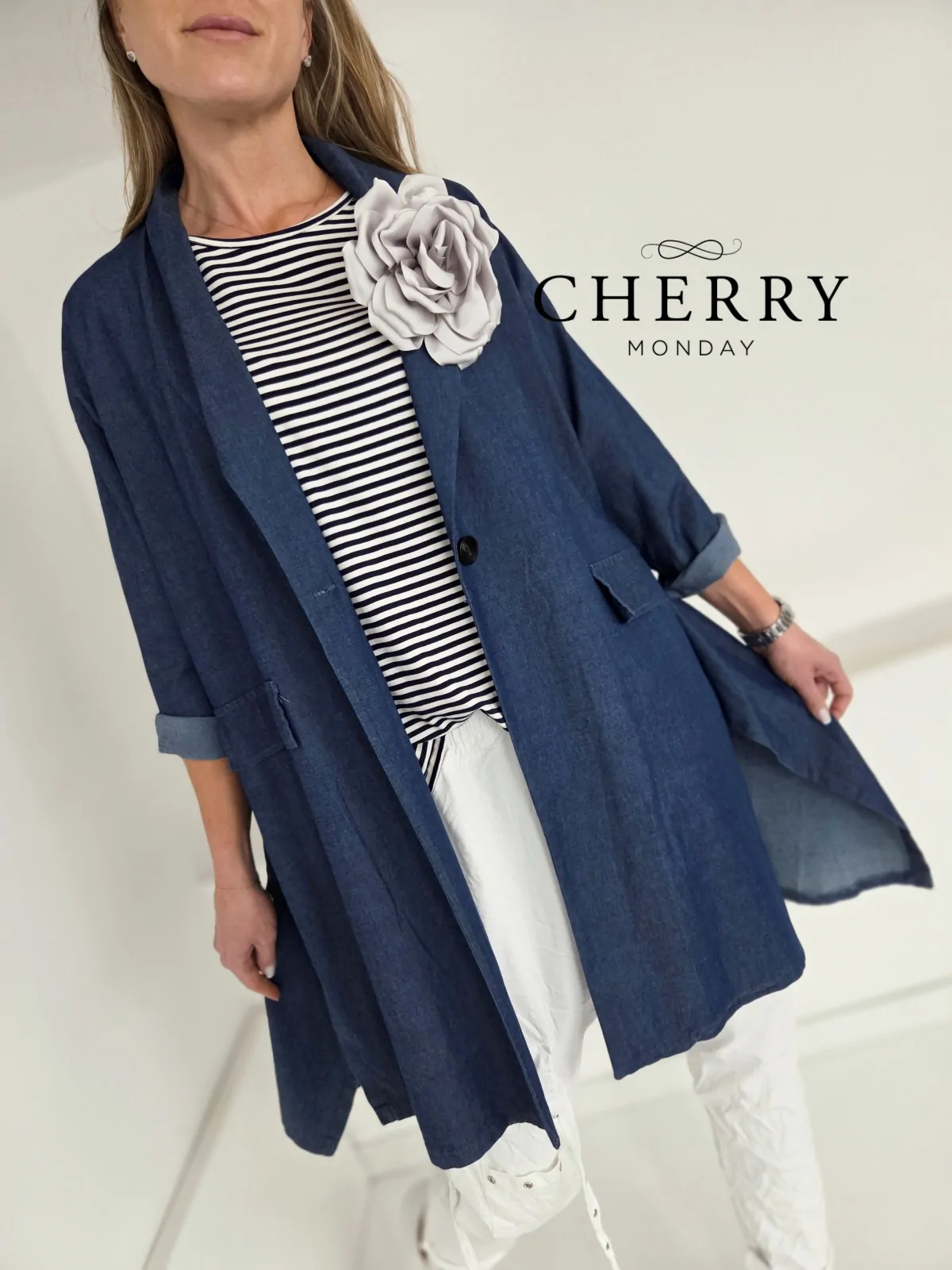 Prehodni plašč iz lahkotnega jeansa