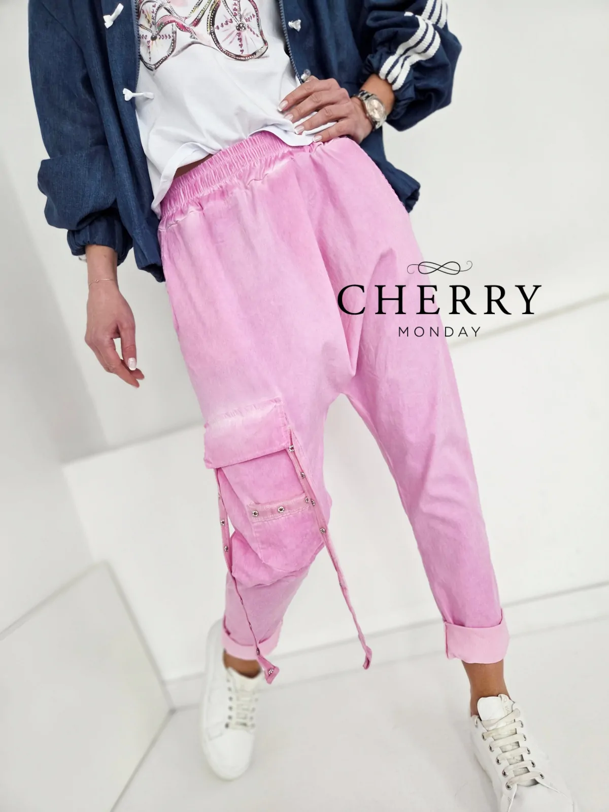 Baggy hlače z dekorativnim žepom