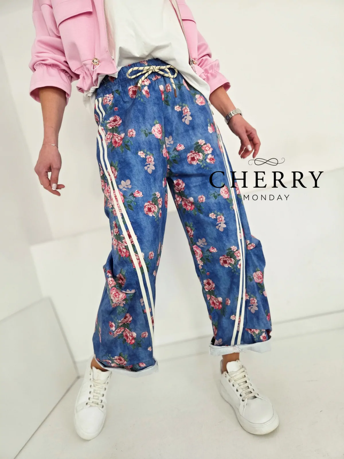 Jeans hlače s cvetličnim potiskom