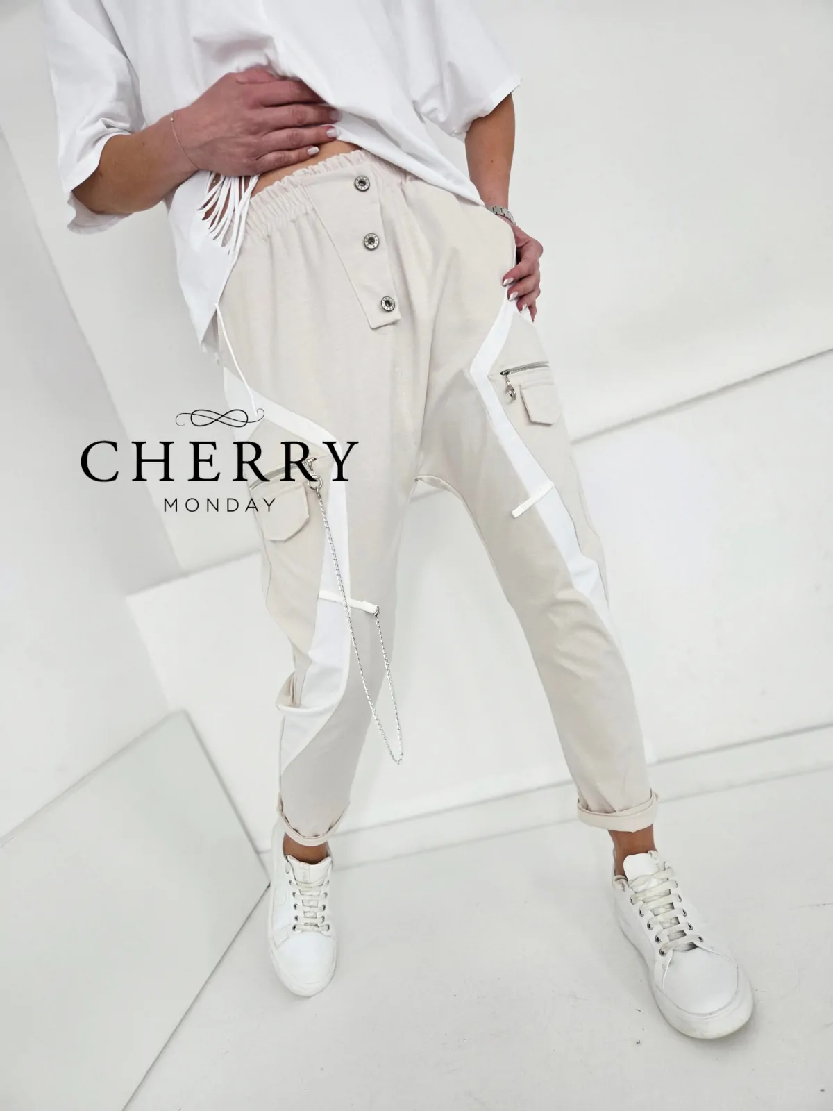 Modne hlače z žepi