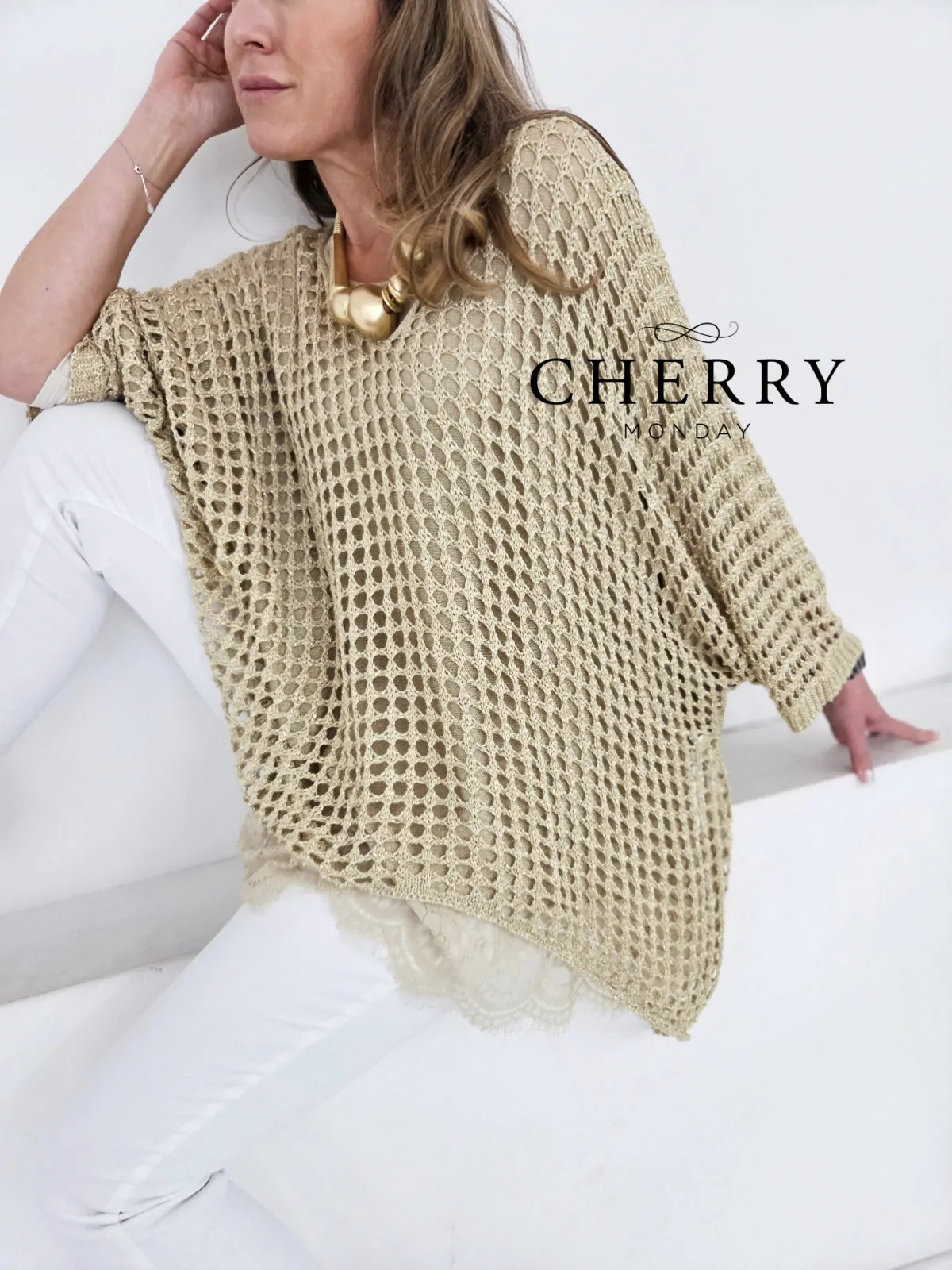 Mrežast pulover svetlečega videza