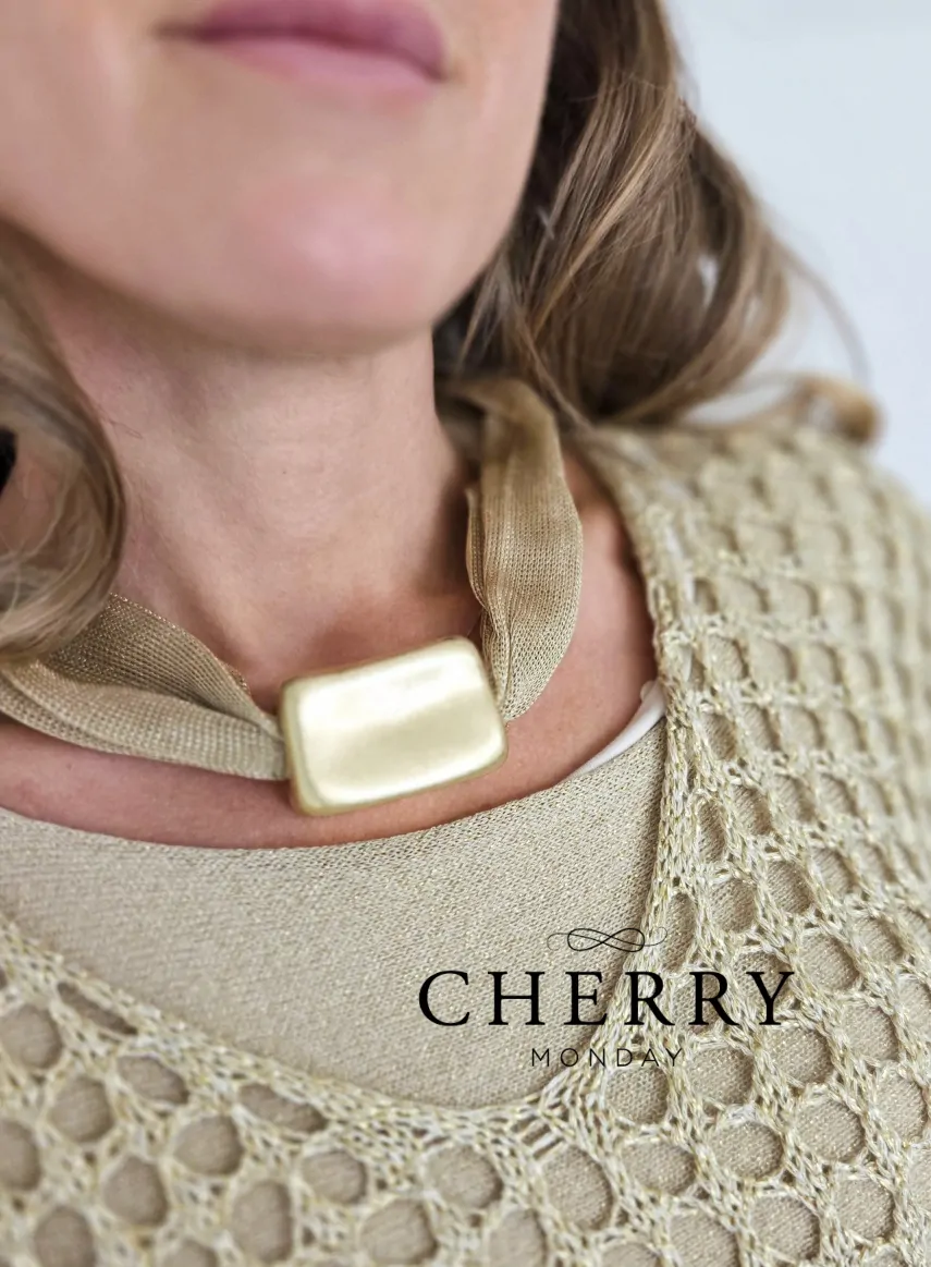 Zlata ogrlica z obeskom