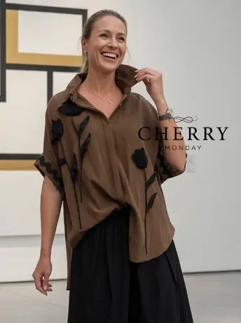 Ohlapna srajca z vezanimi detajli